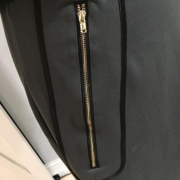 Keyingyi Medium Gray dress with a zipper pockets and cuffs - Picture 12 of 12